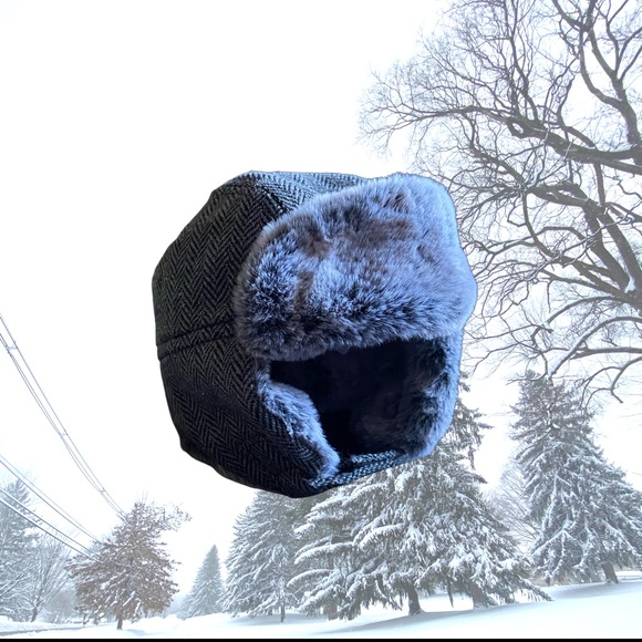 Baby Gap faux fur hat! NWT - Picture 2 of 3